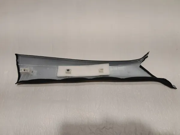 Cobrepilar Audi A4 B9 OEM 8W0867233D - Usado image 4