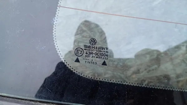 Vitre de hayon arrière OEM VOLVOMAR-136464 VW Polo II image 3