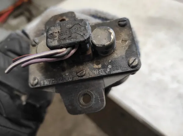Électrovanne Mercedes S W126 2.8 M110 OEM 1268300084 image 4