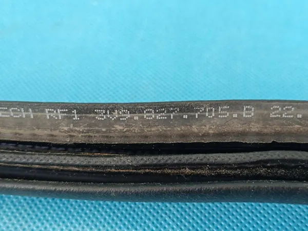 Joint de coffre OEM 3V9827705B pour Skoda Superb 3 image 9