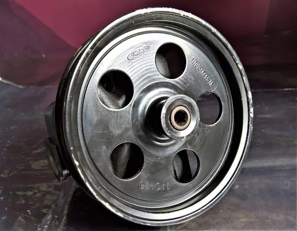 Bomba hidráulica Ford OE 1357641 image 3