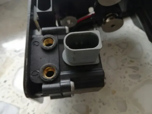 BMW F11 Luftfederungskompressor - OEM Teil image 4