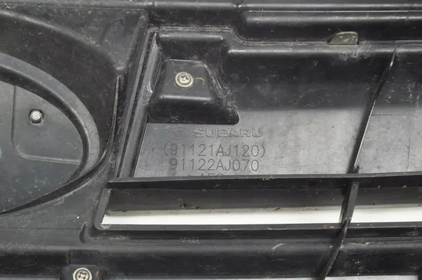 SUBARU LEGACY V GRILLA 91121AJ120 91122AJ070 image 5
