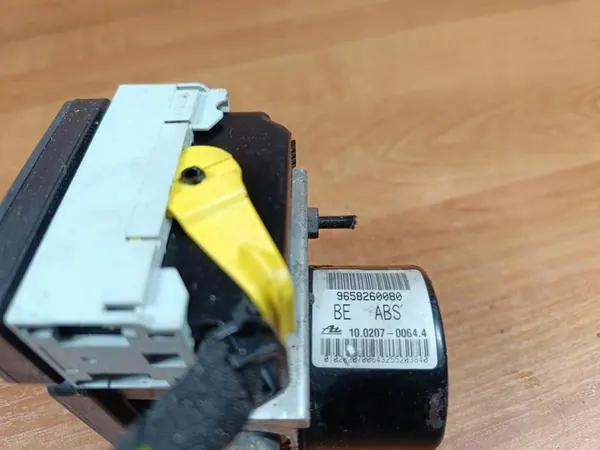 ABS-pomp Peugeot 206 207 Citroen C3 I 9658260080 image 2