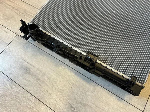 BMW 5 G30 7 G11 G12 Radiador de Agua Adicional OEM image 3