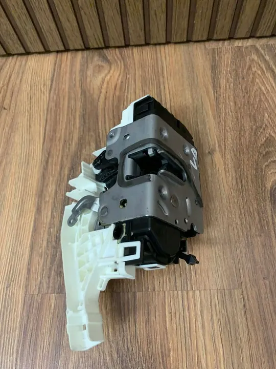 Bakre Höger Dörrlås Mercedes W176 W246 W117 A2047302835 image 2