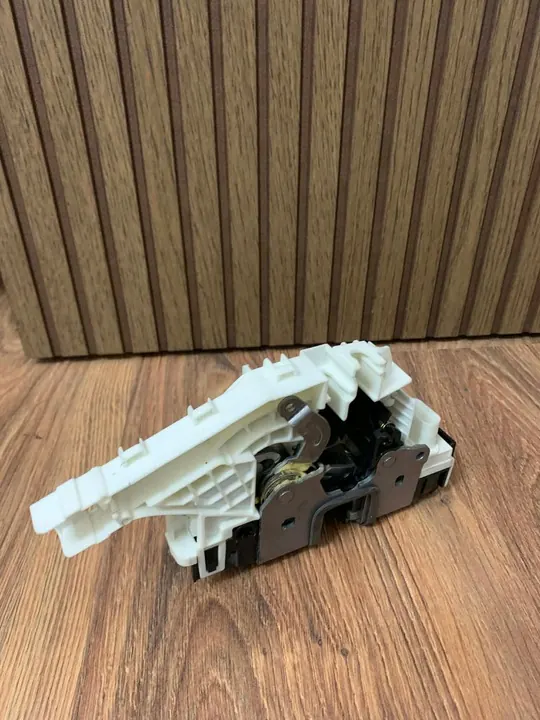 Bakre Höger Dörrlås Mercedes W176 W246 W117 A2047302835 image 3