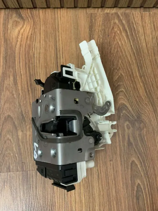 Bakre Höger Dörrlås Mercedes W176 W246 W117 A2047302835 image 4