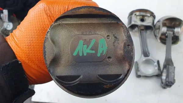 Piston Nissan avec Bielle - Pièce OEM d'Occasion image 4