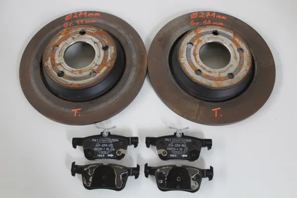 FORD NOWINY bakre bromsskivor 271mm Ford Focus MK4 image 2