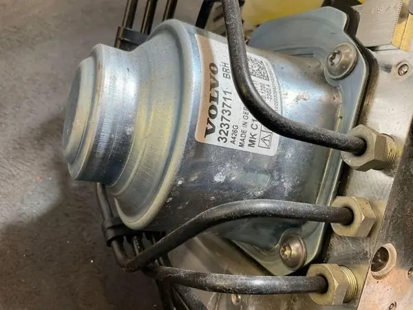 Servo elétrico Volvo A426G - Peça OEM usada image 5