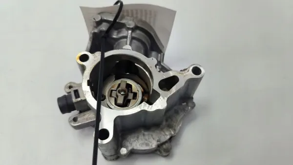 Pompe à vide AUDI pour A3 1.9TDI - Pièce OEM d'occasion image 2