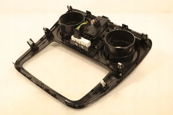 Dacia midden luchtrooster OEM 687608047R image 4