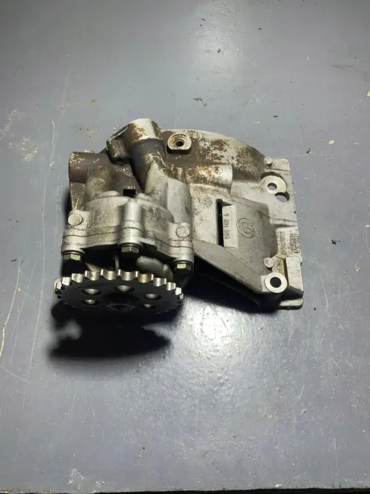 BMW Oil Pump OEM 7501569 for 5 Series E39 2.2L image 2