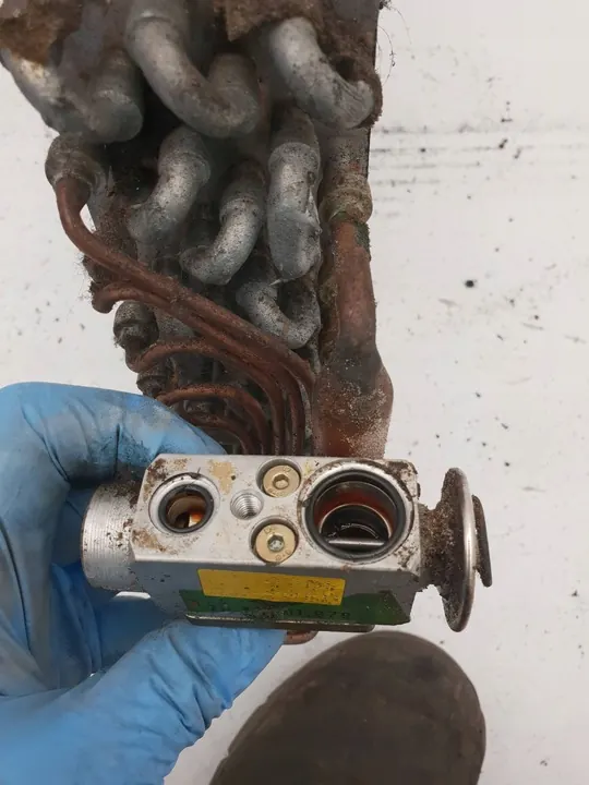 Evaporador de ar condicionado BMW E31 E32 E34 OEM 64118391277 image 2