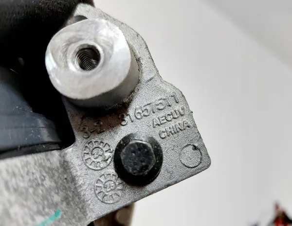 Volvo vattencirkulationspump OEM 31493259 image 6