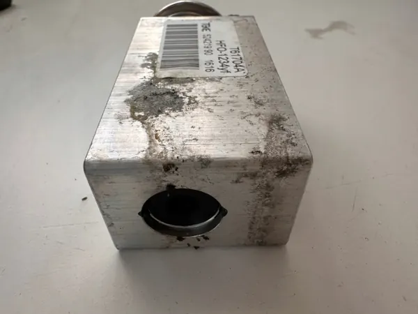 Renault OE T61704A AC expansionsventil - Begagnad image 4