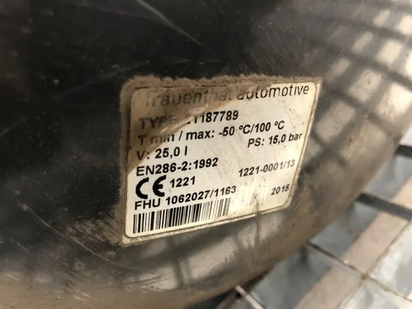 Tanque de ar OEM 21187789 para Volvo FH II - Usado image 5