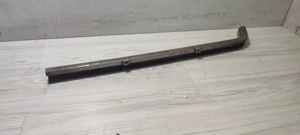 Oberer Schiebetürschiene hinten rechts OEM 26520 image 2