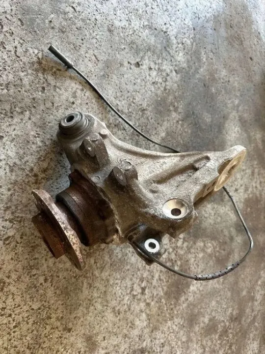 Buje rueda trasera derecha OEM 6877218 BMW X5 F15/F85 image 2
