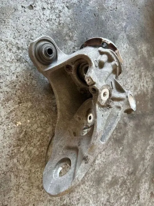 Buje rueda trasera derecha OEM 6877218 BMW X5 F15/F85 image 3