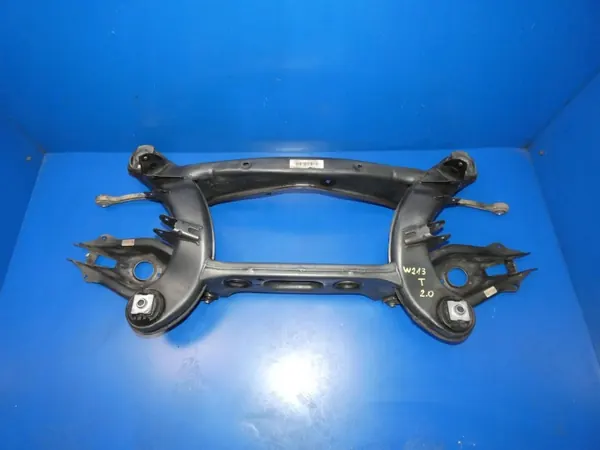 Mercedes E-Klasse W213 Hinterachsschwinge OEM 2134307 image 2