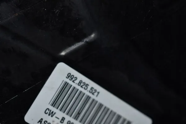 Porsche 992 moottorisuojus OEM 992825521 555 image 3