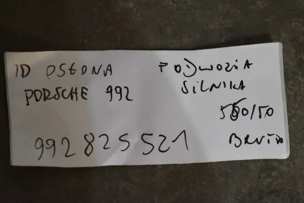 Porsche 992 moottorisuojus OEM 992825521 555 image 4