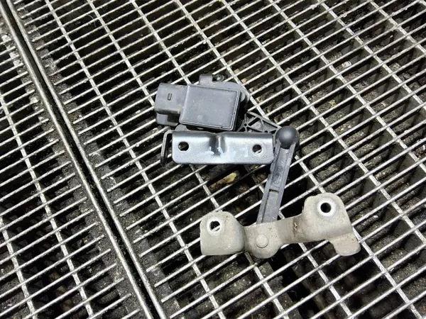 Koplampniveausensor OEM 5WA907127 achteras image 2