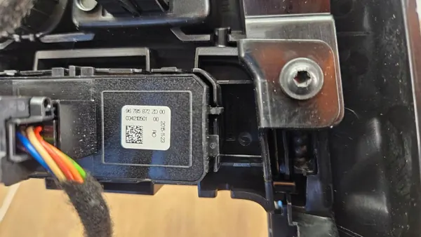 Peugeot 308 T9 keskikonsolin runko OEM 98088089XU image 10