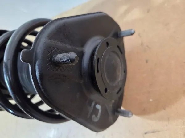 Toyota C-HR framvänster stötdämpare OEM 48520F4021 image 3