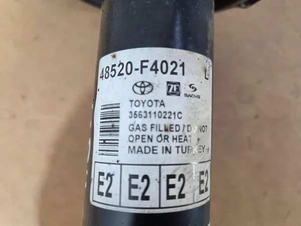Toyota C-HR framvänster stötdämpare OEM 48520F4021 image 4