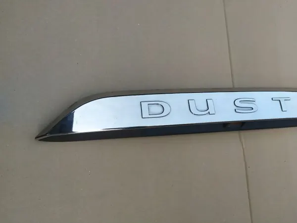 OEM 848102248R Garniture Chrome de Hayon pour Duster II image 5