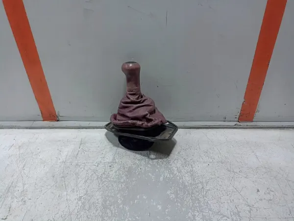 Porsche 968 Versnellingspook OEM FIE5599 - Gebruikt image 2