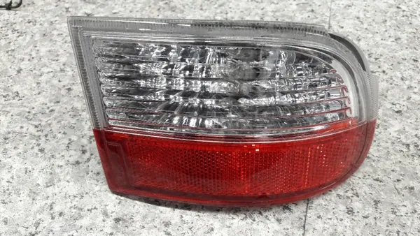 AV7915500AC Oikea peruutusvalo Mazda BT-50 2011 image 2