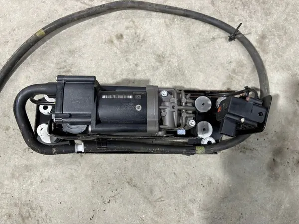 Compressore di sospensione BMW OE 6864215 image 2