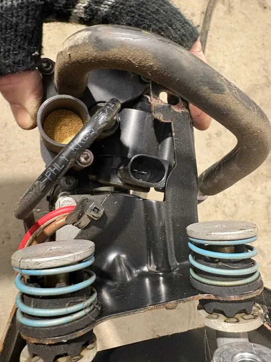 Compressore di sospensione BMW OE 6864215 image 8