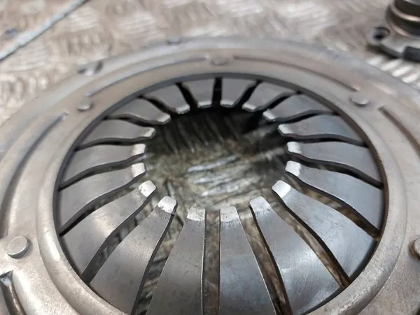 Kytkinlevy + Painelevy + Laakeriyhdistelmä Opel Combo C 1.7 DI image 2