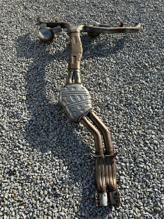 Pakoputken kaiutin OEM 4M8253411 Lamborghini Urus image 2