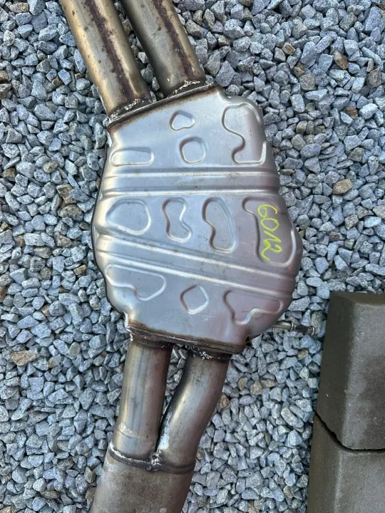 Pakoputken kaiutin OEM 4M8253411 Lamborghini Urus image 10