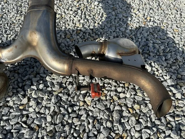 Pakoputken kaiutin OEM 4M8253411 Lamborghini Urus image 5