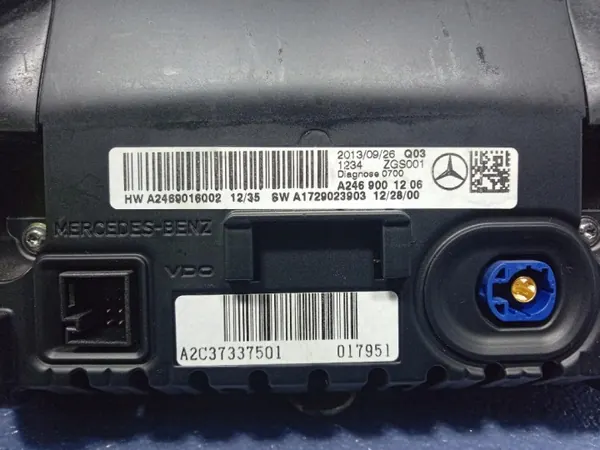 Mercedes B-Klasse W246 Radio GPS Display OEM A2469001206 image 5