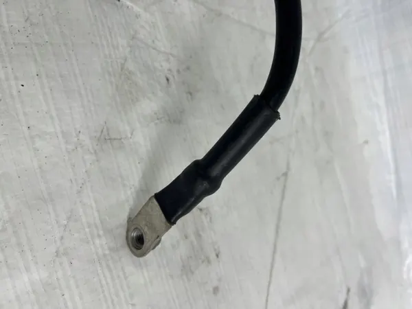 Cable de abrazadera Mercedes OEM A2135408533 - Usado image 4