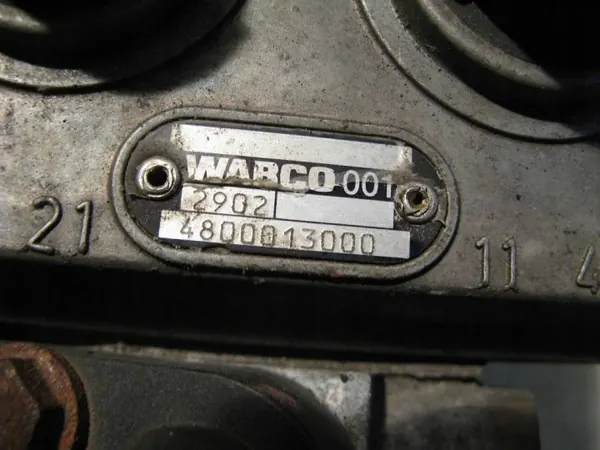 Iveco Stralis hoofdremklep OEM S4800013000 image 3