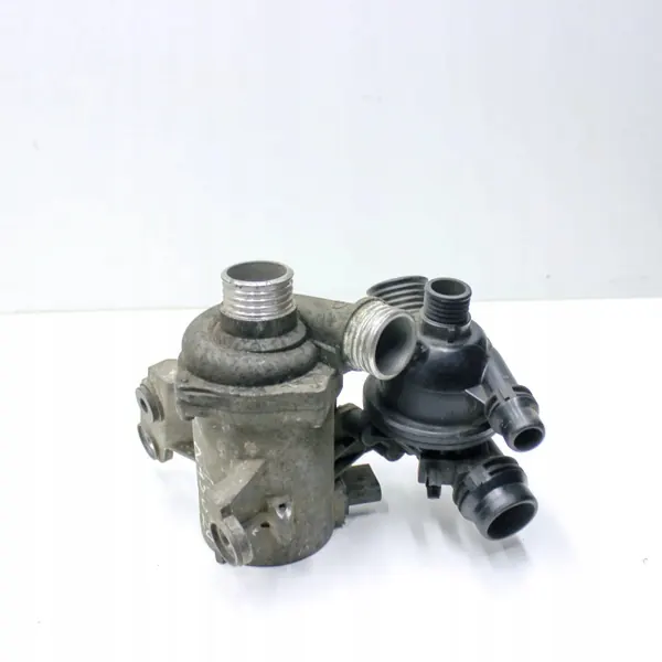 Bomba de agua OEM 7028532 para BMW 3 E90/E91 image 2