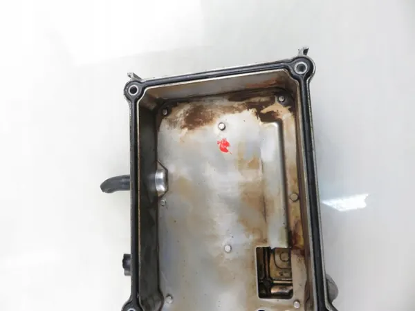 Tapa de válvulas OEM M1076267 - Usado, Turismos image 3
