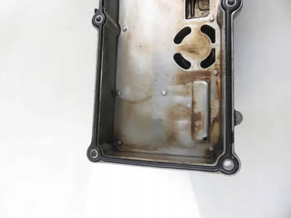Tapa de válvulas OEM M1076267 - Usado, Turismos image 4