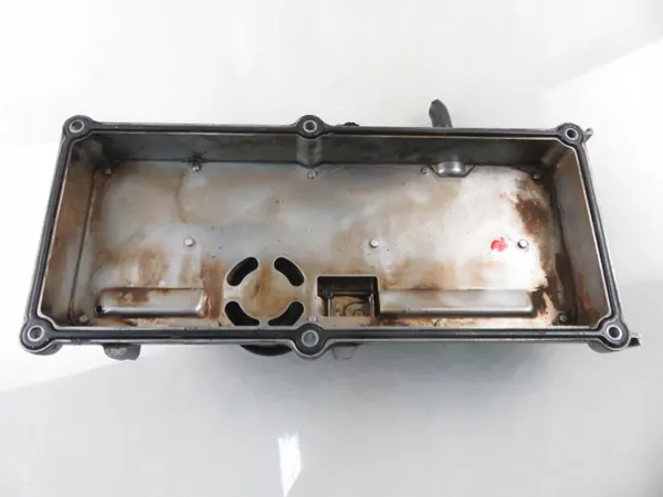 Tapa de válvulas OEM M1076267 - Usado, Turismos image 5
