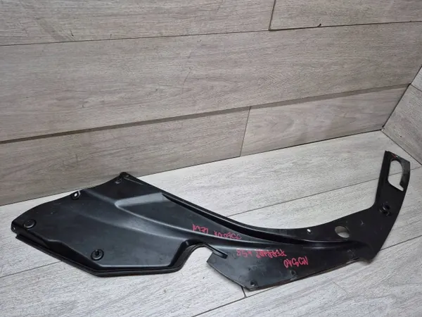 Ferrari 458 Italia Spider vänster lock OEM 82277400 image 9