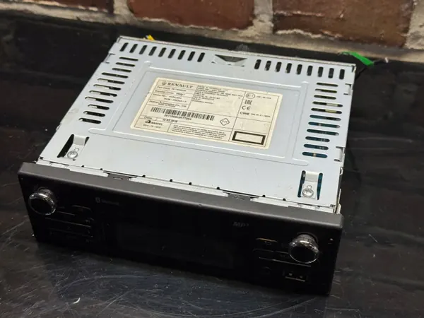 Radio Mercedes Citan OEM 281156903R - Usado image 3